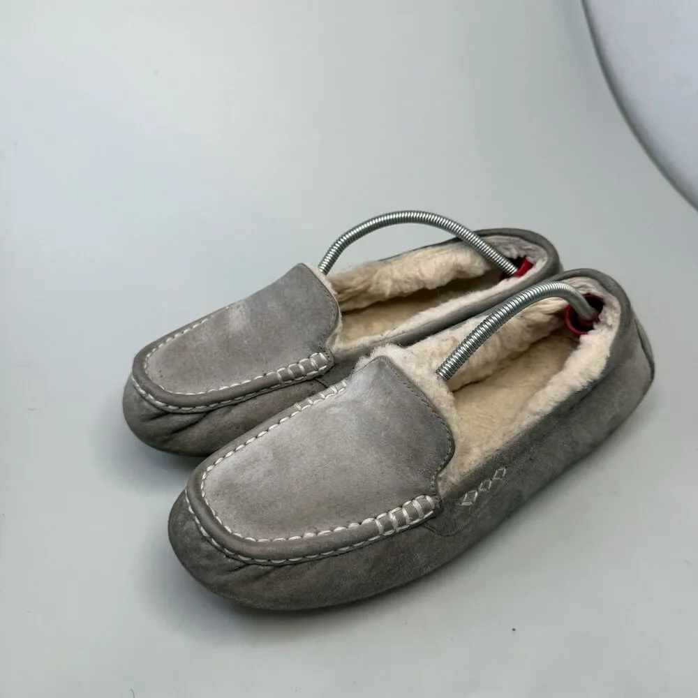 UGG Women's Ansley Slippers Light Gray Size 9 Suede Moccasin Loungewear EUC